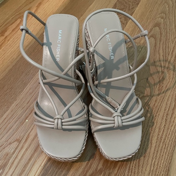 Marc Fisher Woman’s Tan espadrille Strapy Wedges Sz 7.5 wide. New - Picture 4 of 6